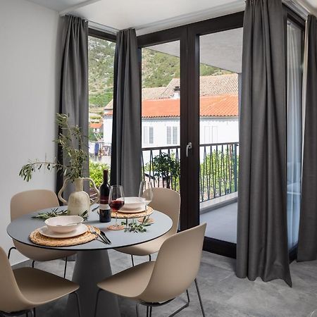 Residence The One - New Komiza Bagian luar foto