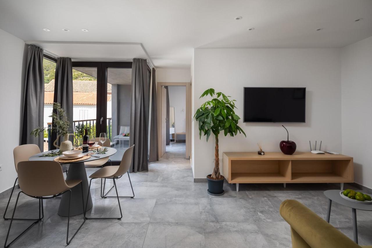 Residence The One - New Komiza Bagian luar foto