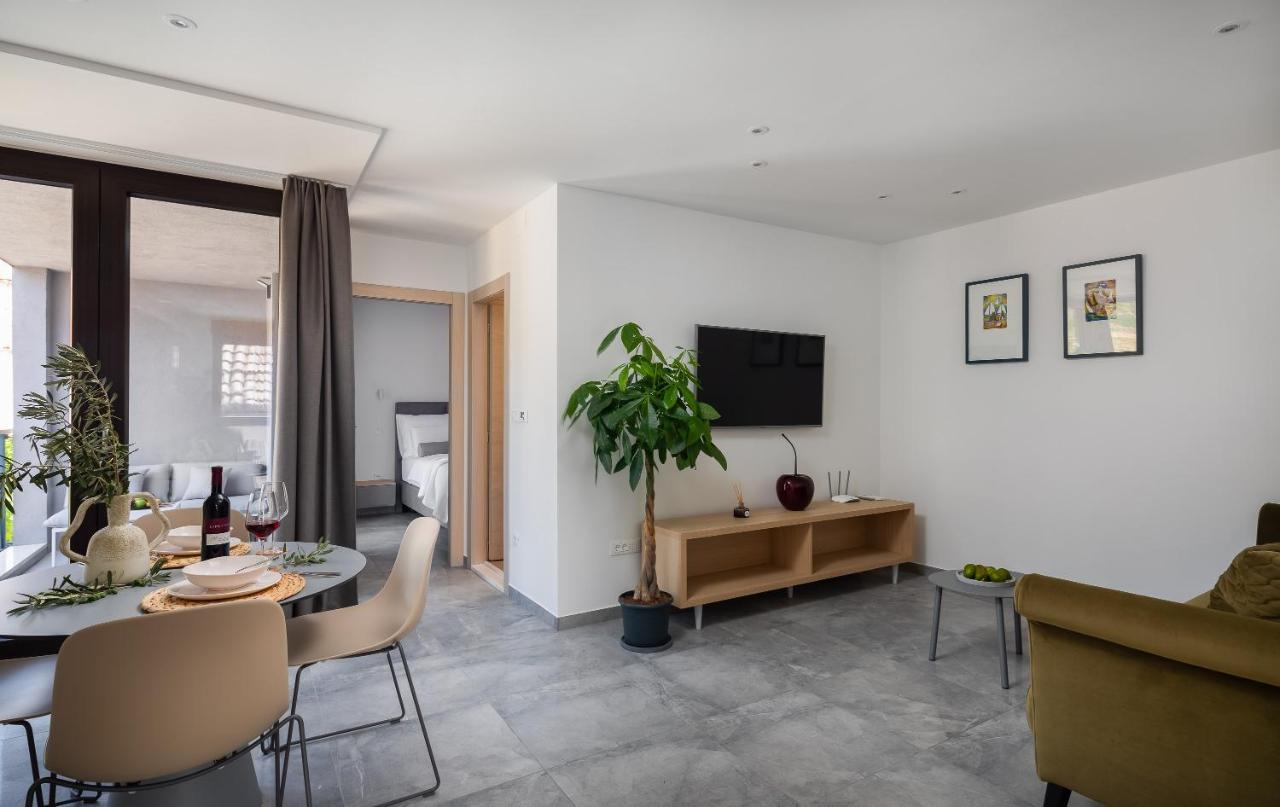 Residence The One - New Komiza Bagian luar foto