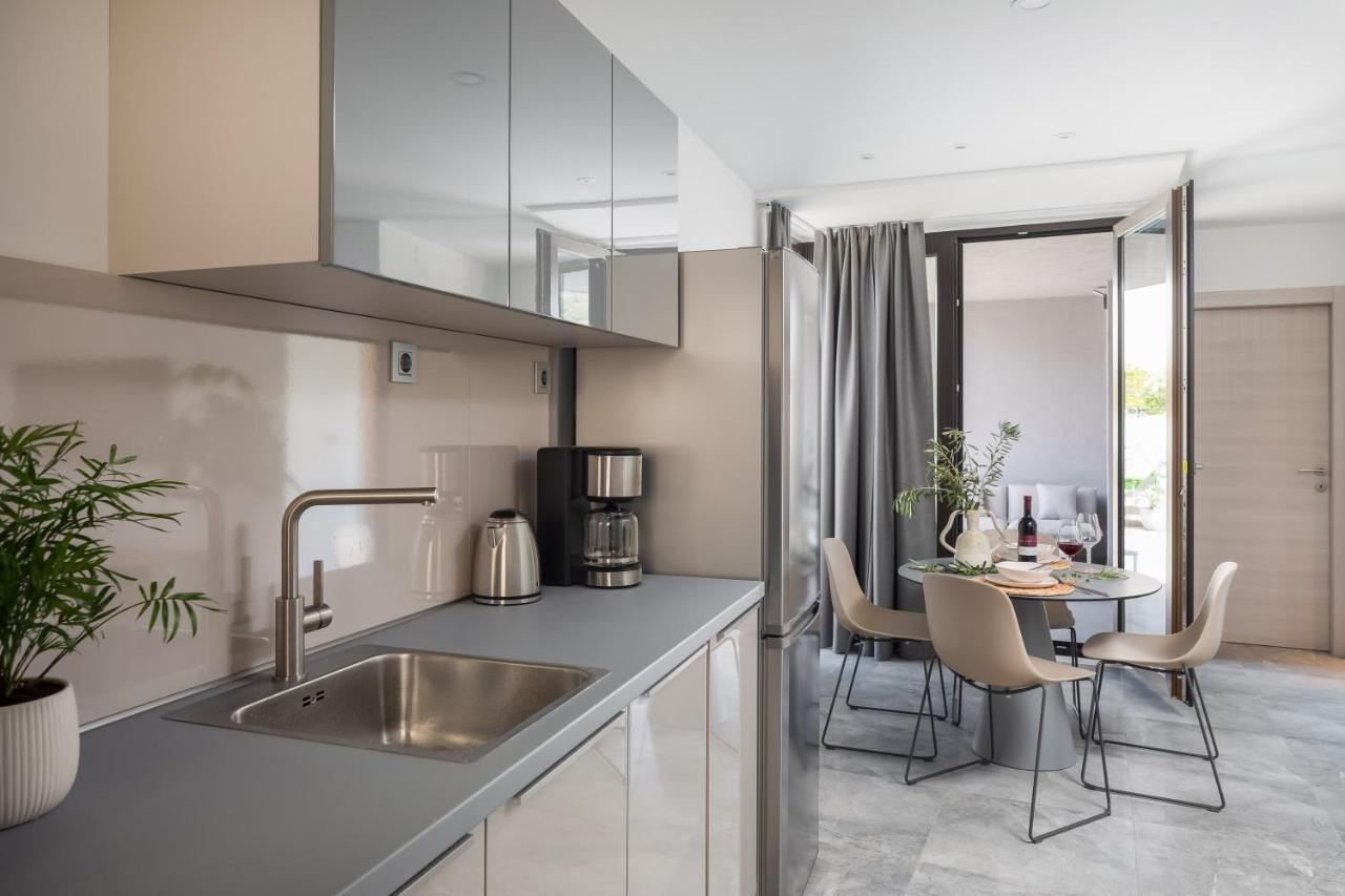 Residence The One - New Komiza Bagian luar foto